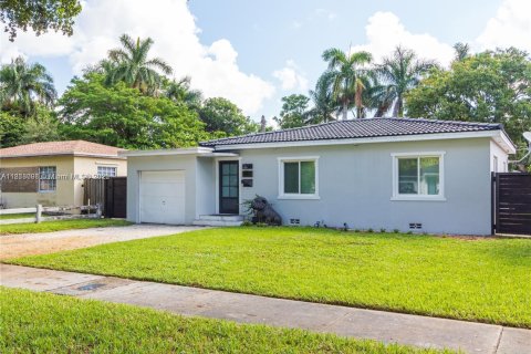Casa en venta en Miami Springs, Florida, 3 dormitorios, 91.14 m2 № 1892052 - foto 1