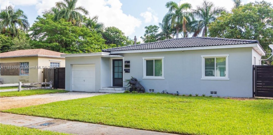 Casa en Miami Springs, Florida 3 dormitorios, 91.14 m2 № 1892052