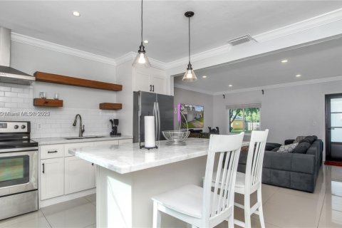 Casa en venta en Miami Springs, Florida, 3 dormitorios, 91.14 m2 № 1892052 - foto 10