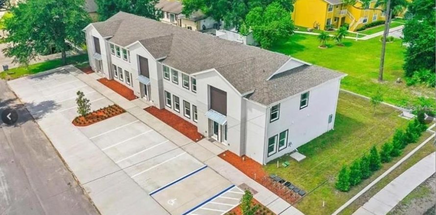 Adosado en Kissimmee, Florida 3 dormitorios, 121.52 m2 № 2204417
