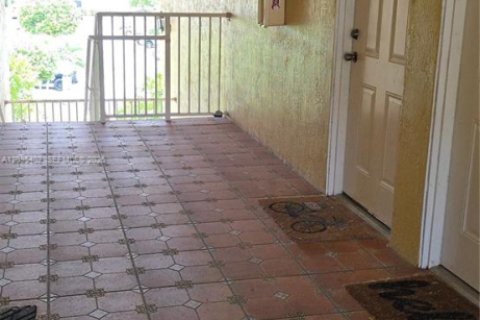 Copropriété à louer à Cutler Bay, Floride: 1 chambre, 69.31 m2 № 2390019 - photo 2