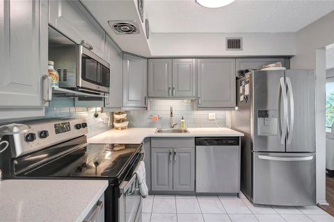Condo in Clearwater, Florida, 2 bedrooms  № 2092982 - photo 10