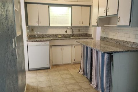 Apartment in Madeira Beach, Florida 2 bedrooms, 83.61 sq.m. № 2112620 - photo 2