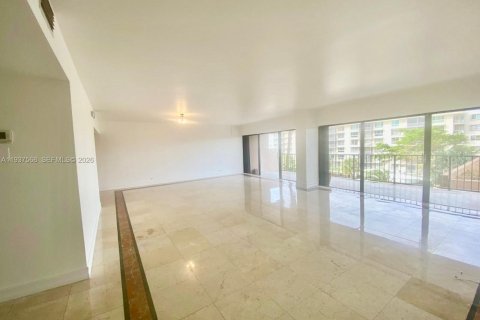 Apartment in Miami, Florida 2 bedrooms, 181.16 sq.m. № 1995737 - photo 7