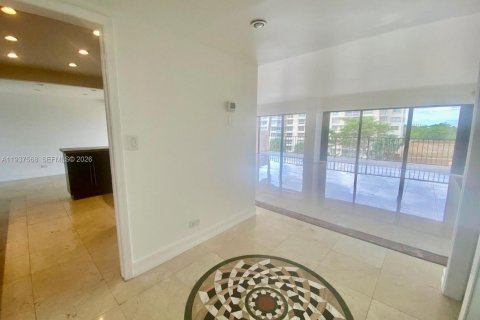 Apartment in Miami, Florida 2 bedrooms, 181.16 sq.m. № 1995737 - photo 3