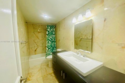 Apartment in Miami, Florida 2 bedrooms, 181.16 sq.m. № 1995737 - photo 16