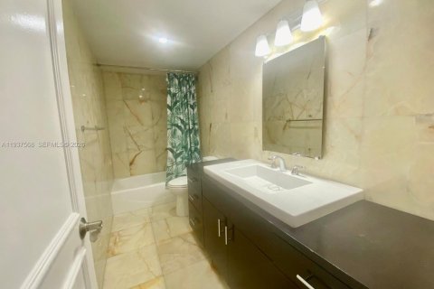 Apartment in Miami, Florida 2 bedrooms, 181.16 sq.m. № 1995737 - photo 15