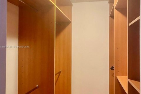 Apartment in Miami, Florida 2 bedrooms, 181.16 sq.m. № 1995737 - photo 12