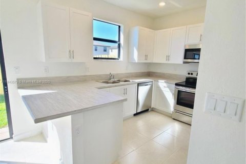 Adosado en alquiler en Miami, Florida, 3 dormitorios, 133.87 m2 № 1958591 - foto 5