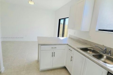 Adosado en alquiler en Miami, Florida, 3 dormitorios, 133.87 m2 № 1958591 - foto 9