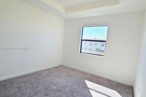 Adosado en alquiler en Miami, Florida, 3 dormitorios, 133.87 m2 № 1958591 - foto 13