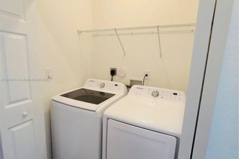 Adosado en alquiler en Miami, Florida, 3 dormitorios, 133.87 m2 № 1958591 - foto 8