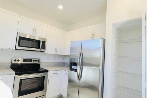 Adosado en alquiler en Miami, Florida, 3 dormitorios, 133.87 m2 № 1958591 - foto 6