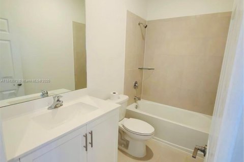 Adosado en alquiler en Miami, Florida, 3 dormitorios, 133.87 m2 № 1958591 - foto 7