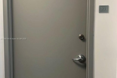 Снять в аренду кондоминиум в Майами, Флорида 1 спальня, 76.83м2, № 1947998 - фото 13