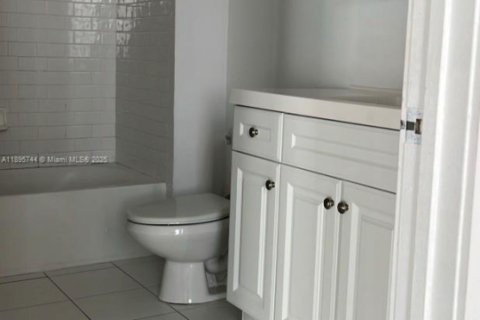 Снять в аренду кондоминиум в Майами, Флорида 1 спальня, 76.83м2, № 1947998 - фото 9