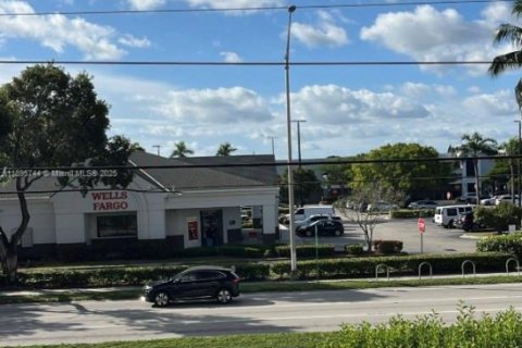 Снять в аренду кондоминиум в Майами, Флорида 1 спальня, 76.83м2, № 1947998 - фото 11