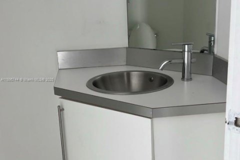 Снять в аренду кондоминиум в Майами, Флорида 1 спальня, 76.83м2, № 1947998 - фото 8