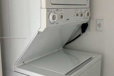 Снять в аренду кондоминиум в Майами, Флорида 1 спальня, 76.83м2, № 1947998 - фото 12