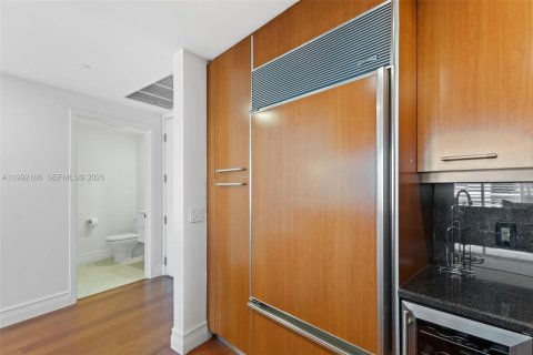 Condo in Miami, Florida, 2 bedrooms  № 2056293 - photo 13