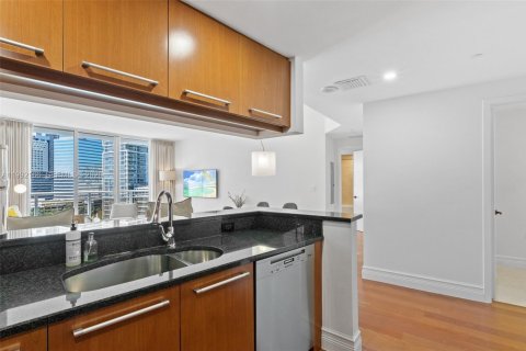 Condo in Miami, Florida, 2 bedrooms  № 2056293 - photo 14