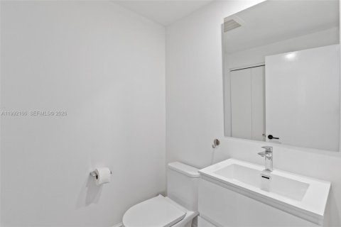 Condo in Miami, Florida, 2 bedrooms  № 2056293 - photo 15