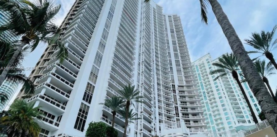 Condo in Miami, Florida, 2 bedrooms  № 2056293