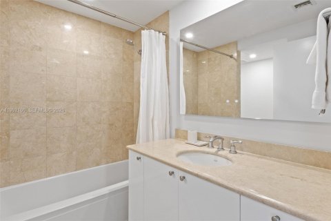 Condo in Miami, Florida, 2 bedrooms  № 2056293 - photo 24