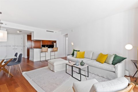 Condo in Miami, Florida, 2 bedrooms  № 2056293 - photo 8