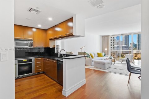 Condo in Miami, Florida, 2 bedrooms  № 2056293 - photo 2