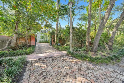 Villa ou maison à vendre à Miami, Floride: 5 chambres, 287.07 m2 № 2036182 - photo 16