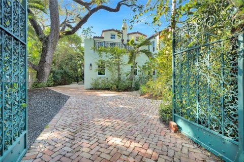 Villa ou maison à vendre à Miami, Floride: 5 chambres, 287.07 m2 № 2036182 - photo 15