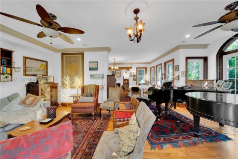 Villa ou maison à vendre à Miami, Floride: 5 chambres, 287.07 m2 № 2036182 - photo 27