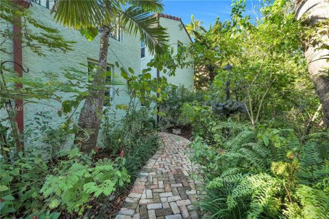 Villa ou maison à vendre à Miami, Floride: 5 chambres, 287.07 m2 № 2036182 - photo 18