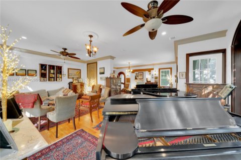 Villa ou maison à vendre à Miami, Floride: 5 chambres, 287.07 m2 № 2036182 - photo 28