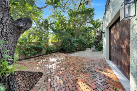 Villa ou maison à vendre à Miami, Floride: 5 chambres, 287.07 m2 № 2036182 - photo 13