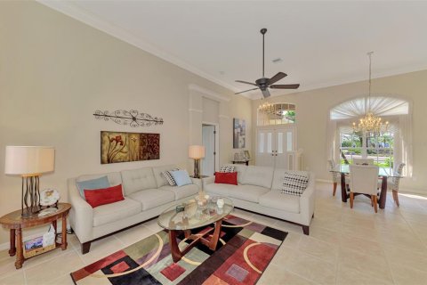 House in Venice, Florida 3 bedrooms, 198.81 sq.m. № 2195892 - photo 13