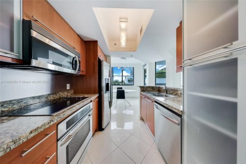 Condo in Miami Beach, Florida, 1 bedroom  № 1978729 - photo 8