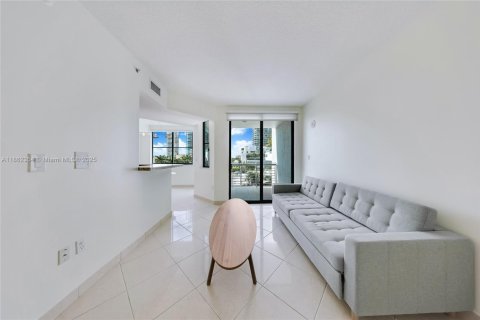Condo in Miami Beach, Florida, 1 bedroom  № 1978729 - photo 3