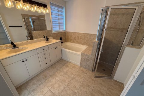 Villa ou maison à louer à Homestead, Floride: 4 chambres, 237.74 m2 № 2152447 - photo 10