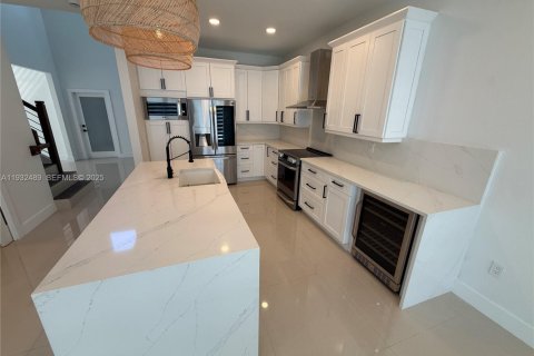 Villa ou maison à louer à Homestead, Floride: 4 chambres, 237.74 m2 № 2152447 - photo 7