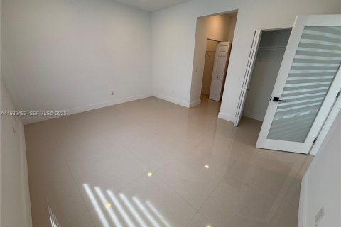 Villa ou maison à louer à Homestead, Floride: 4 chambres, 237.74 m2 № 2152447 - photo 9