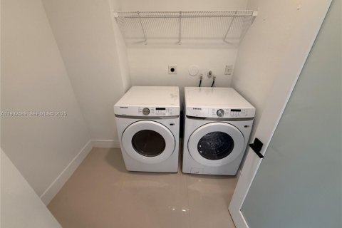 Villa ou maison à louer à Homestead, Floride: 4 chambres, 237.74 m2 № 2152447 - photo 21