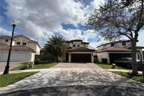 Villa ou maison à louer à Homestead, Floride: 4 chambres, 237.74 m2 № 2152447 - photo 2