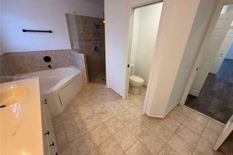 Villa ou maison à louer à Homestead, Floride: 4 chambres, 237.74 m2 № 2152447 - photo 19