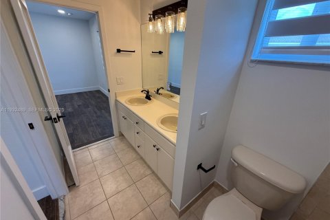 Villa ou maison à louer à Homestead, Floride: 4 chambres, 237.74 m2 № 2152447 - photo 14
