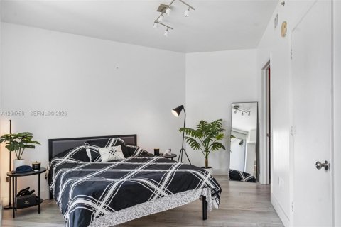 Condo in Miami, Florida, 1 bedroom  № 2186168 - photo 12