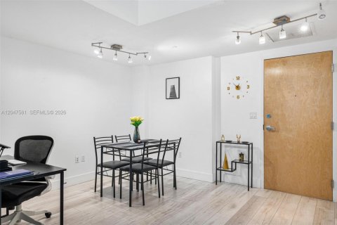 Condo in Miami, Florida, 1 bedroom  № 2186168 - photo 6