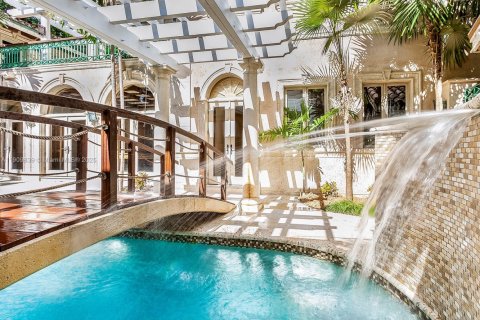 Снять в аренду виллу или дом в Майами, Флорида 3 спальни, 431.62м2, № 1966777 - фото 14