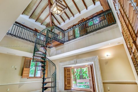 Снять в аренду виллу или дом в Майами, Флорида 3 спальни, 431.62м2, № 1966777 - фото 16